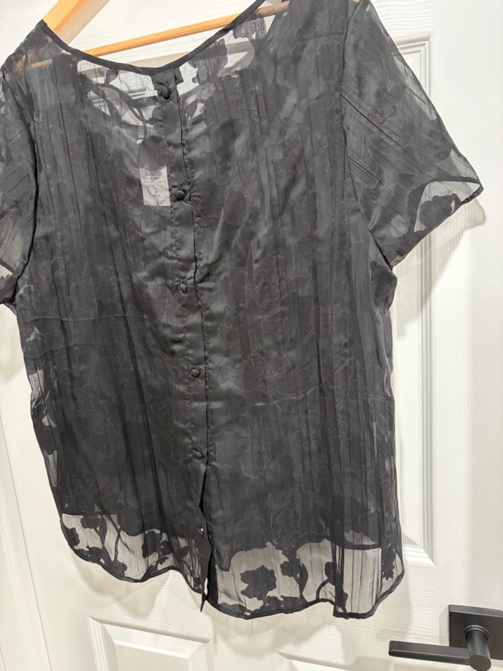 2/$30 Torrid Women’s Abbey Cotton Clip Floral Button Back Blouse Deep Black - Picture 4 of 7